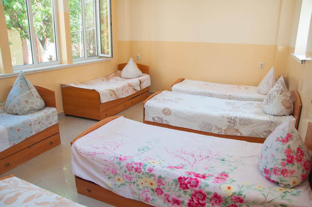 Sakura Guesthouse Bishkek Exterior photo